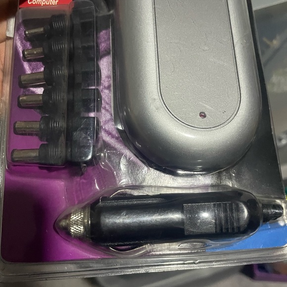 universal DC converter 3500ma for laptops with 12 volt car connector. - Picture 8 of 8